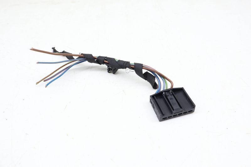 Outer Tail Light Wiring Harness Connector / Pigtail 6984754 — Used (SKU 682564)