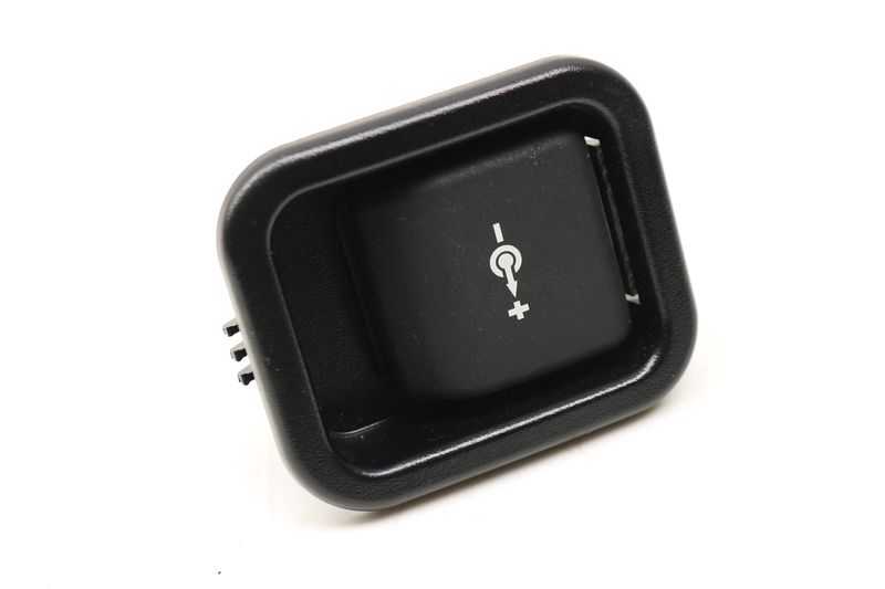 Power Outlet 61347040621 — Used (SKU 420007)
