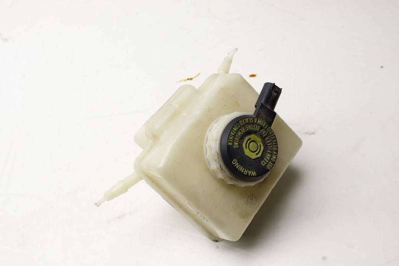 Brake Fluid Reservoir / Tank / Bottle 34336771718 — Used (SKU 629523)