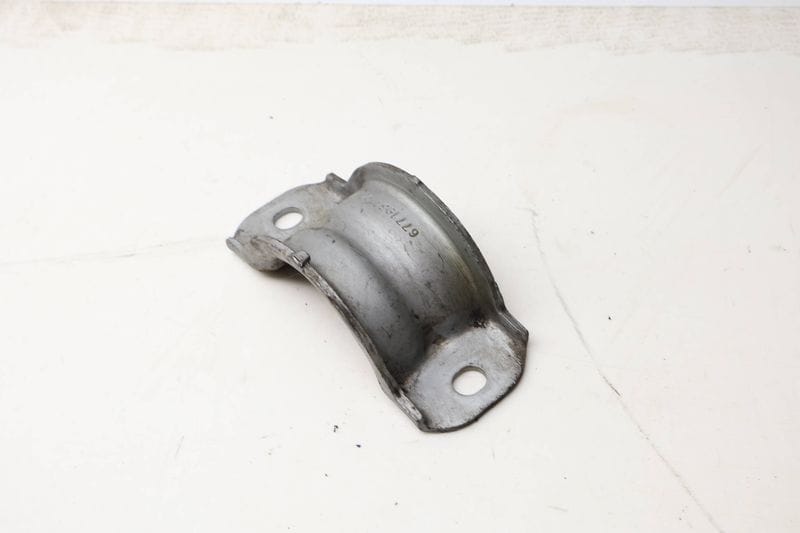 Stabilizer / Sway Bar Mount Bracket 37116771931 — Used (SKU 629500)