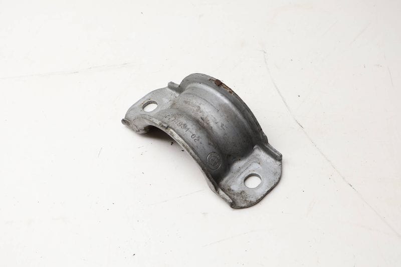 Stabilizer / Sway Bar Mount Bracket 37116771931 — Used (SKU 629501)