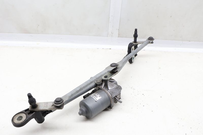 Windshield Wiper Transmission w/ Motor 61617200510 — Used (SKU 629479)