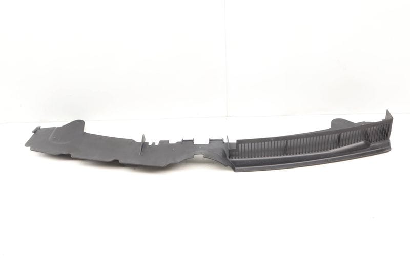 Radiator Air Duct / Guide 3C8121330B — Used (SKU 423553)