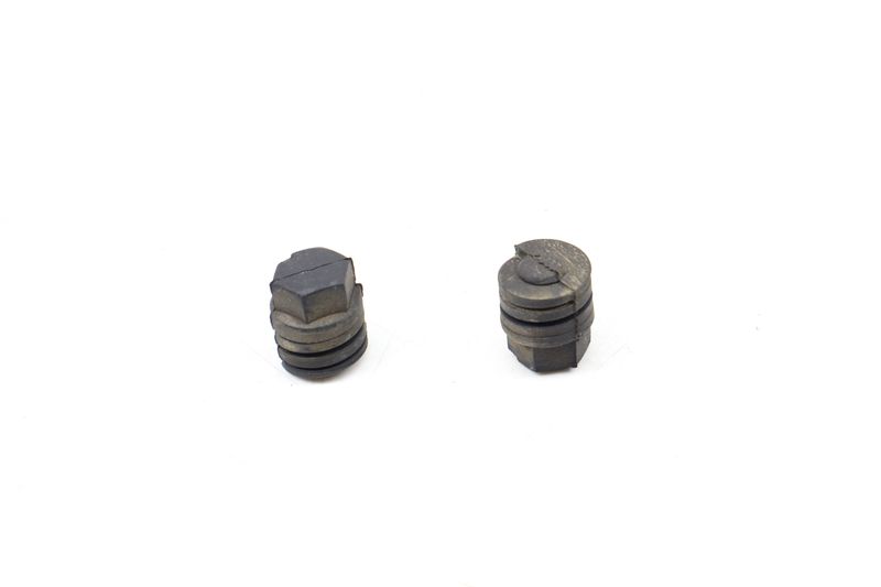 Hood Stop Jounce Bumper Set 4B0823481 — Used (SKU 664806)
