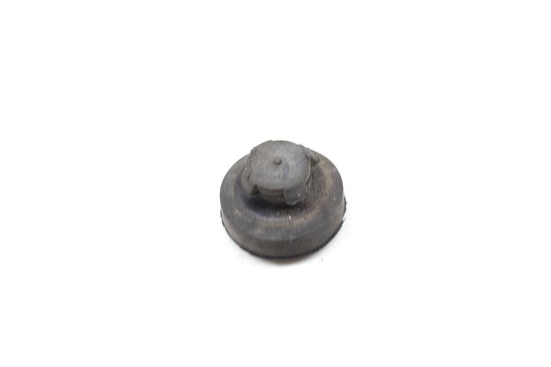Lower Radiator Rubber Mount 8D0121275 — Used (SKU 664808)