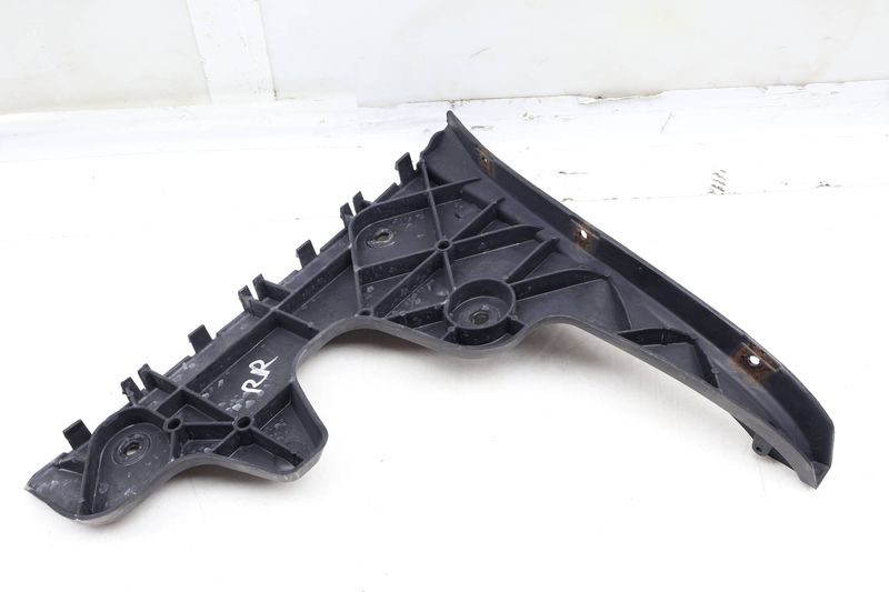Bumper Guide / Bracket 4F5807454 — Used (SKU 664911)