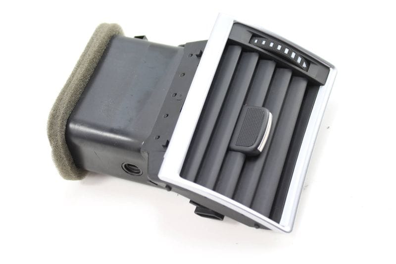 Dash Air Vent 4E0820901 — Used (SKU 200590)