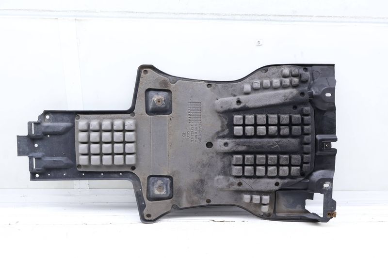 Center Belly Pan / Skid Plate / Sound Baffle 7L8825231A — Used (SKU 685204)
