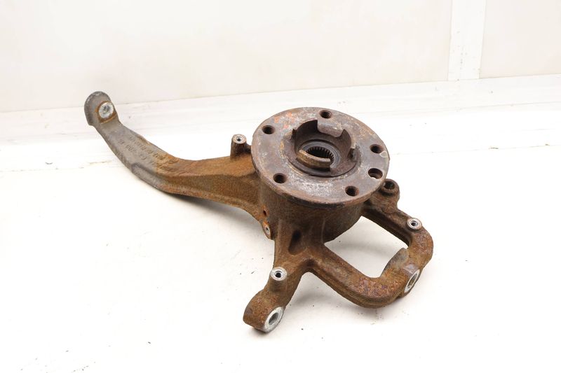 Spindle Knuckle w/ Wheel Bearing 7L0407258A — Used (SKU 685112)