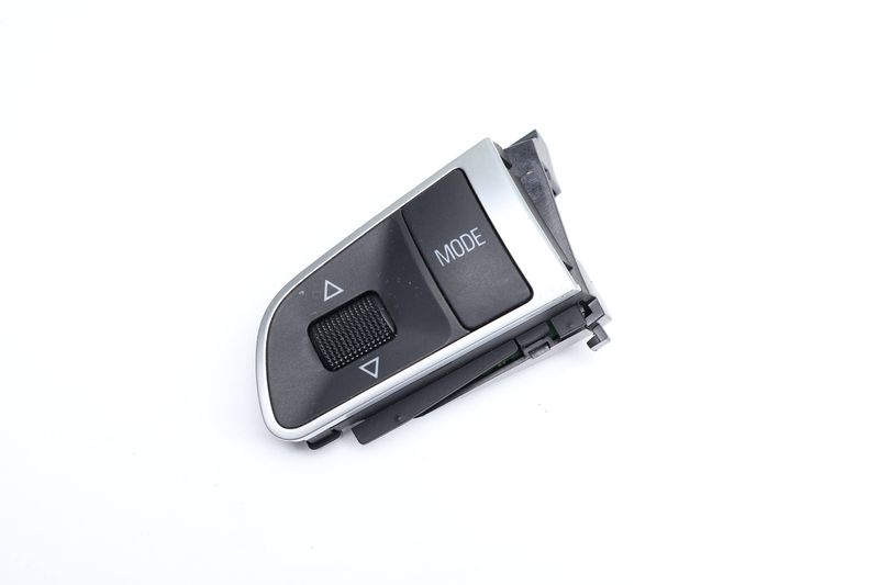 Steering Wheel Control Button / Switch 4E0951527AH — Used (SKU 684813)