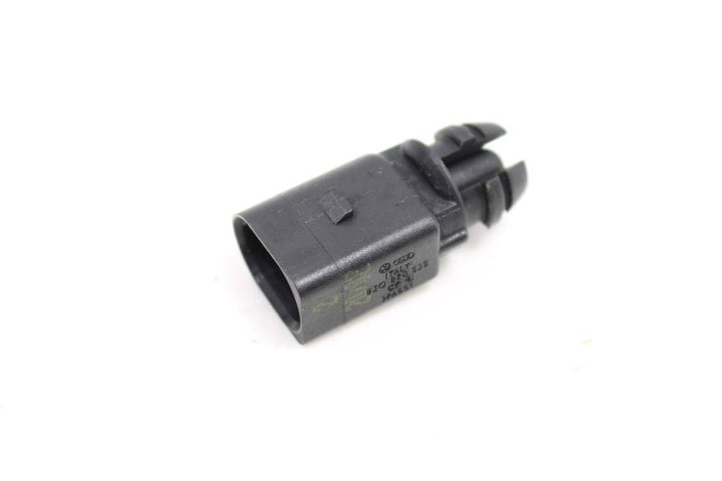 Outside Ambient Air Temperature Sensor 8Z0820535 — Used (SKU 564227)