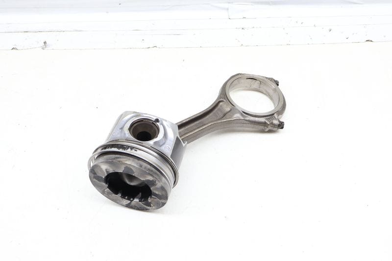 Piston w/ Connecting Rod 059107065DG — Used (SKU 685046)