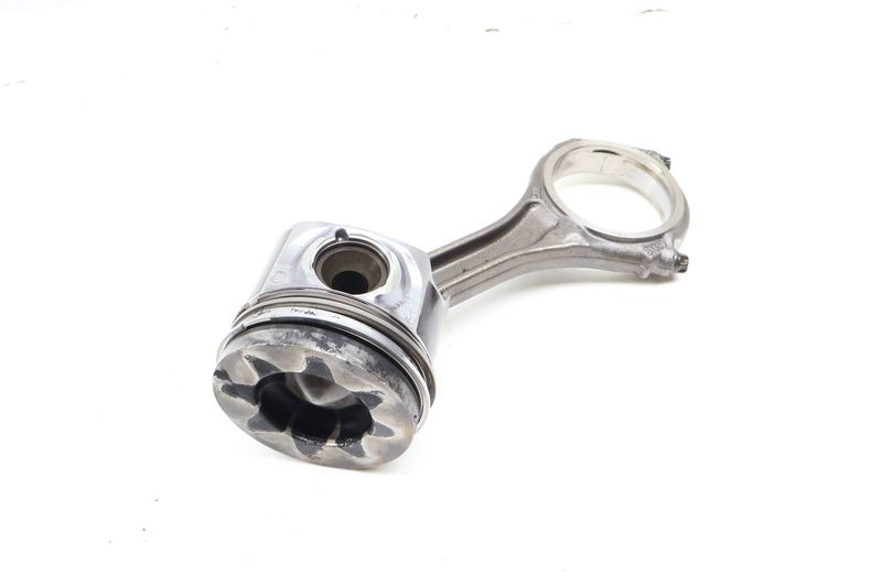 Piston w/ Connecting Rod 059107065DG — Used (SKU 685049)