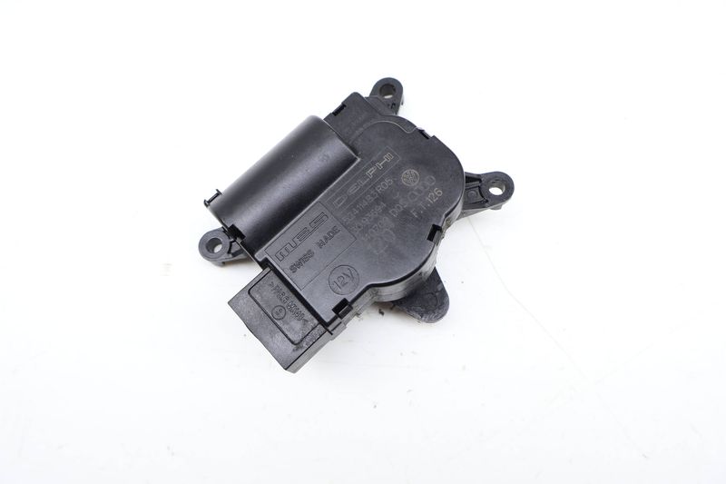 HVAC Flap / Servo Air Motor / Temp Regulating Actuator 7L0907512G — Used (SKU 684754)