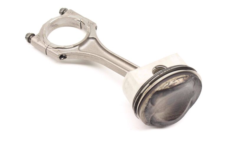 Piston / Connecting Rod 079107066DC — Used (SKU 254124)