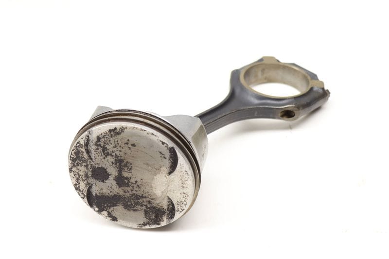 Piston w/ Connecting Rod 2720302217 — Used (SKU 594960)