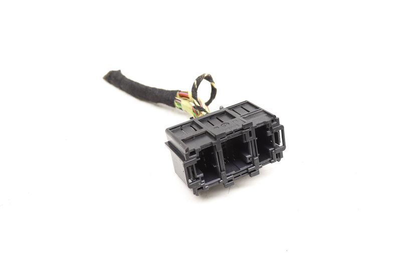 Door Wiring Harness Connector / Pigtail 7L0937545 — Used (SKU 468849)