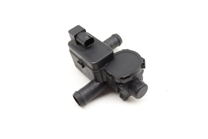 Heater / Water Control Valve 97057222500 — Used (SKU 468710)