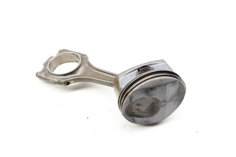 Piston / Connecting Rod 94810305822 — Used (SKU 643009)