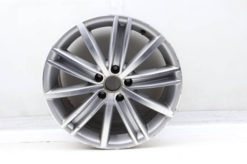 18" Inch Alloy Rim / Wheel 5N0601025D — Used (SKU 711537)