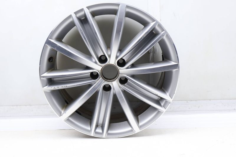 18" Inch Alloy Rim / Wheel 5N0601025D — Used (SKU 711538)