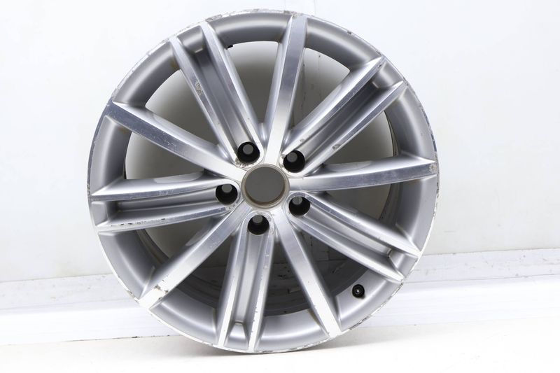18" Inch Alloy Rim / Wheel 5N0601025D — Used (SKU 711540)