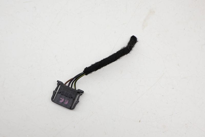 4-PIN Wiring Harness Connector / Pigtail 4D0972704 — Used (SKU 711405)