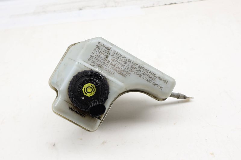 Brake Fluid Reservoir / Tank 3C1611301 — Used (SKU 711527)