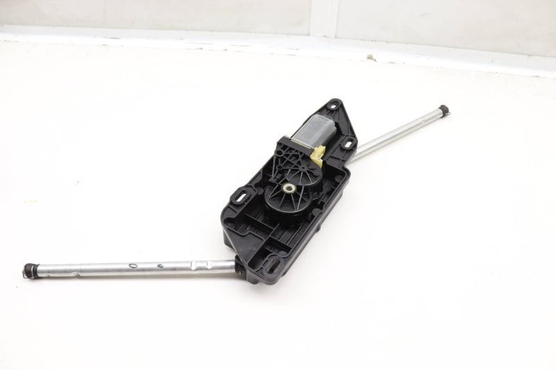 Convertible Top Latch Motor 8F0871499 — Used (SKU 603627)