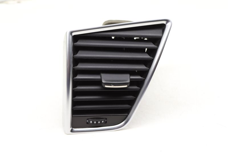 Dash Air Vent 8R1820901G — Used (SKU 468049)