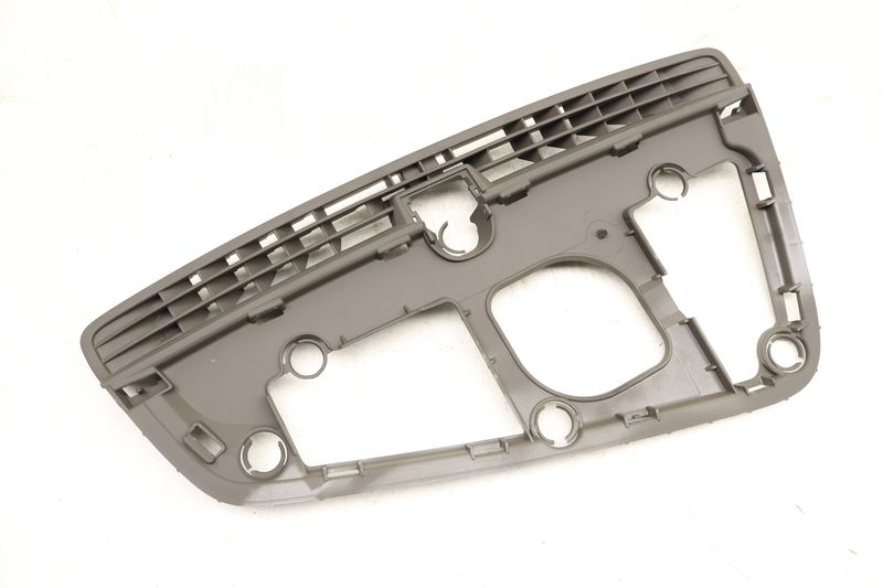 Upper Dash Air Vent Bracket 8R1819635A — Used (SKU 539076)