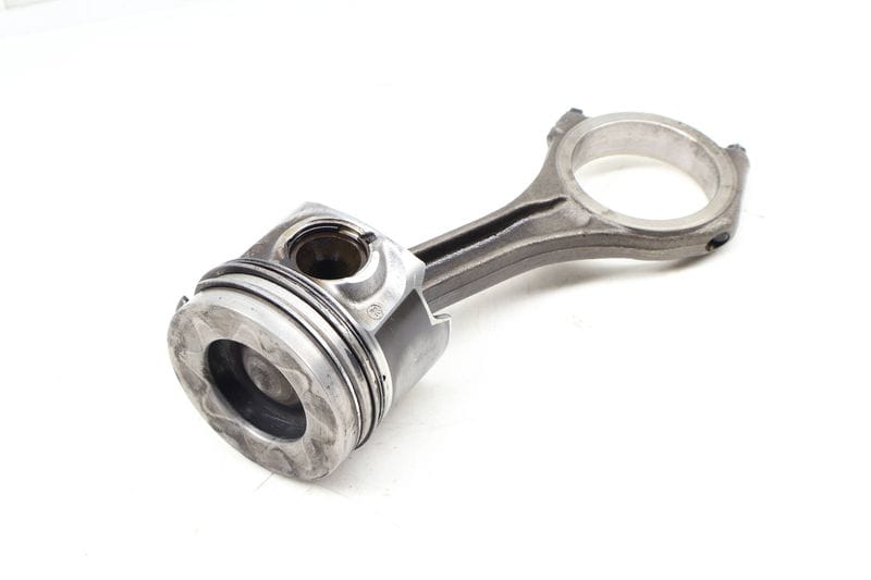Piston w/ Connecting Rod 059107065DG — Used (SKU 649737)