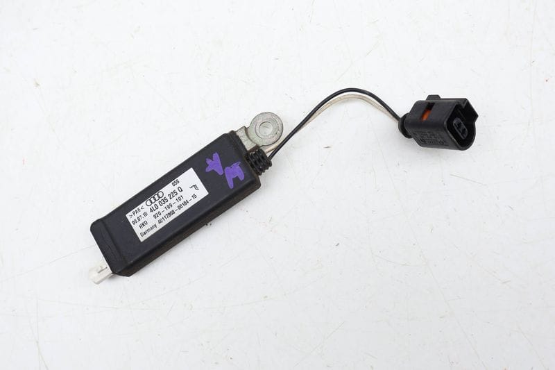 Upper Antenna Booster 4L0035225Q — Used (SKU 672874)