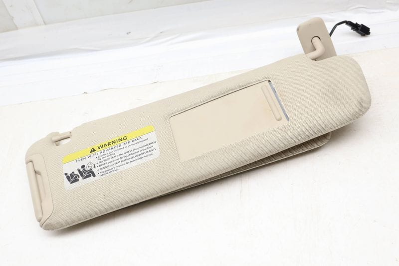 Dual Sun Visor / Mirror 4L0857552K — Used (SKU 673087)