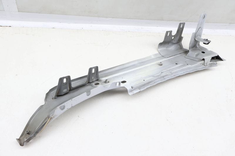 Upper Fender Mount / Bracket 4L0805158A — Used (SKU 631812)