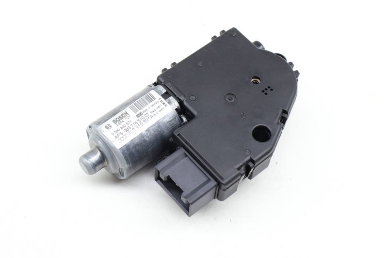 Sunroof / Sun Roof Motor 4L0959591A — Used (SKU 631648)