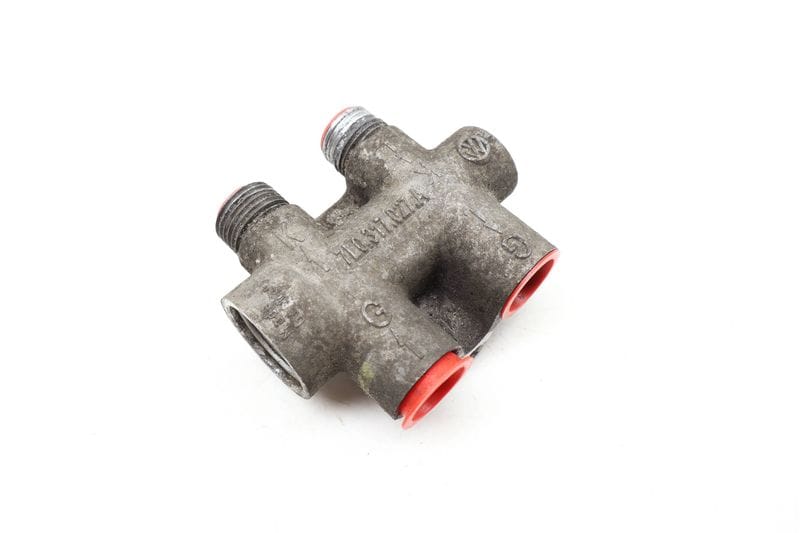 Transmission Oil Cooler Temp Valve / Thermostat 7L0317027A — Used (SKU 649422)