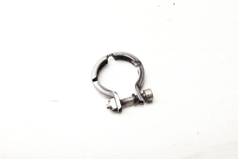 Turbo Air Pipe Clamp 070131548C — Used (SKU 649621)