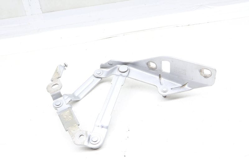 Hood Hinge 8J0823301H — Used (SKU 677318)