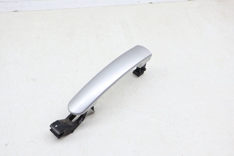 Exterior Door Handle 8J0837205 — Used (SKU 677073)