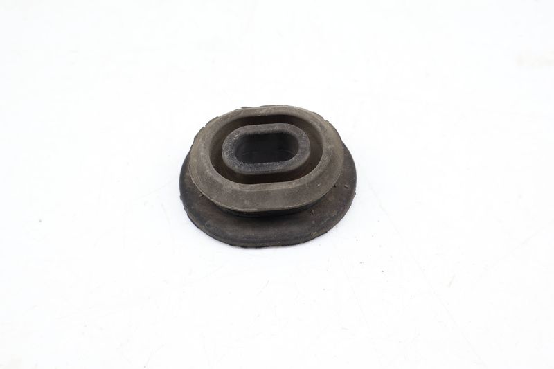 Lower Radiator Rubber Mount 1K0121367F — Used (SKU 677273)