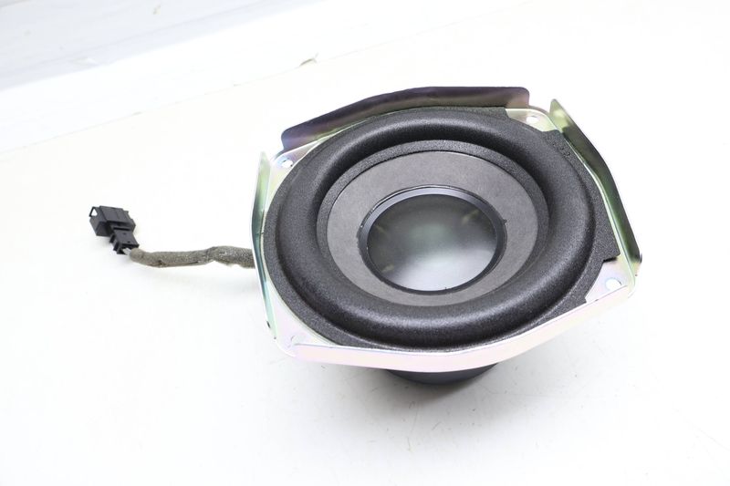 Subwoofer / Bass Box Speaker (BOSE) 8J8035382A — Used (SKU 677145)