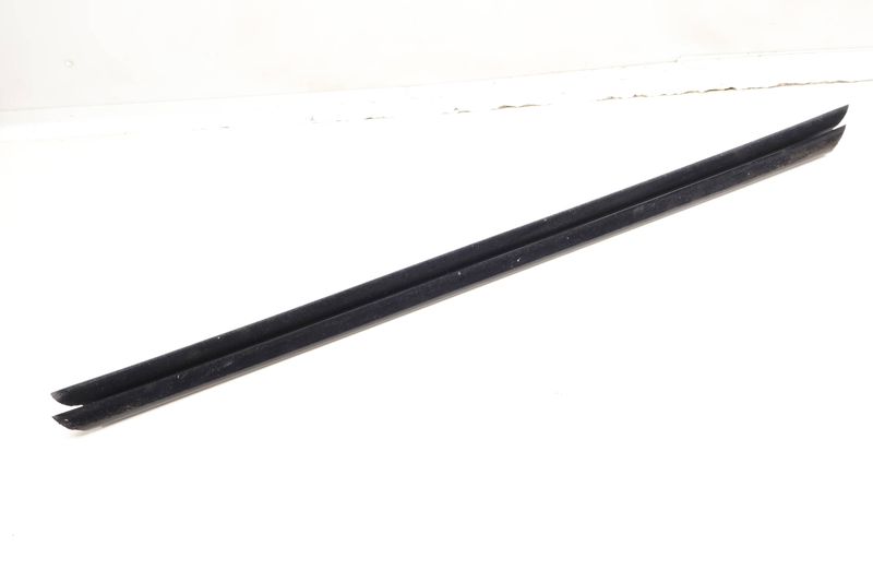 Door Window Slot Seal / Trim (INNER) 51337182277 — Used (SKU 621048)