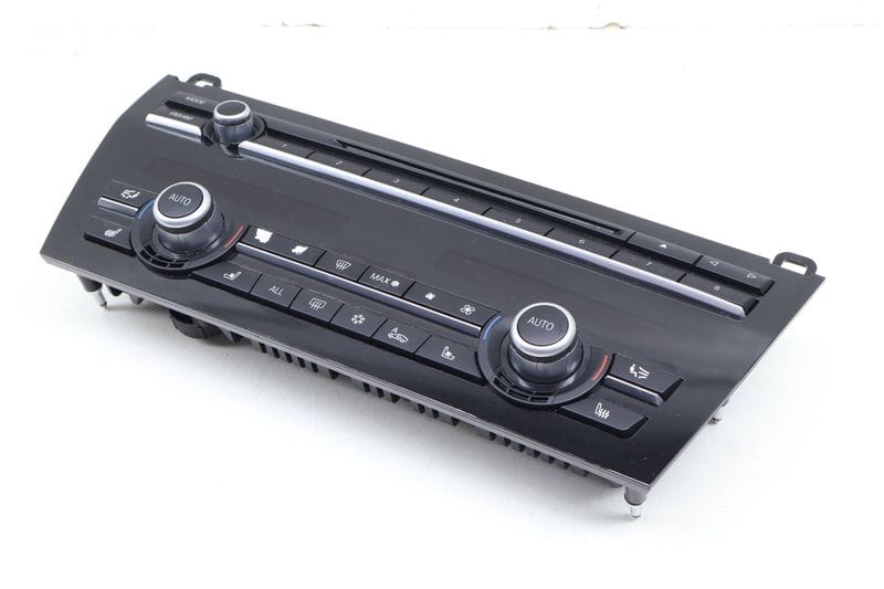 AC Climate Control / Stereo / CD Unit 61319328414 — Used (SKU 634975)