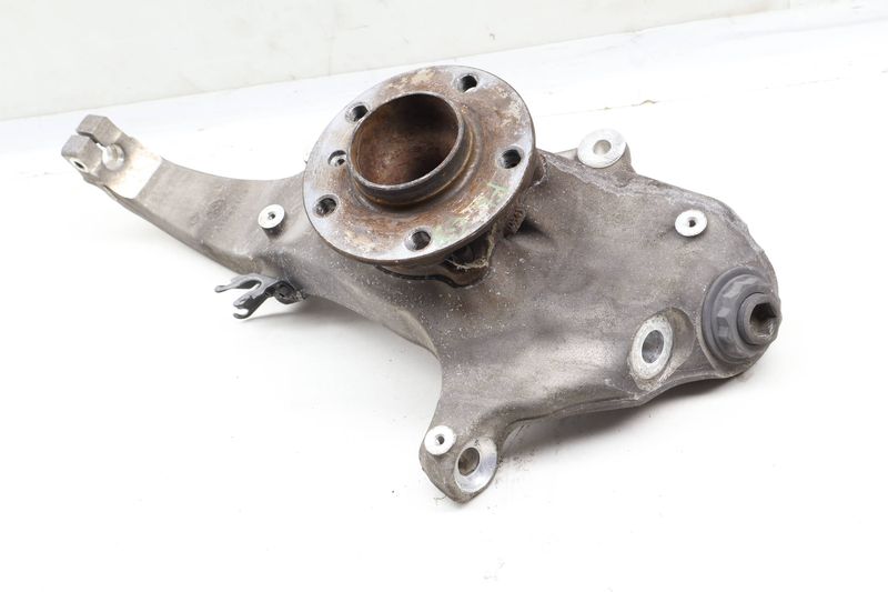 Spindle Knuckle w/ Wheel Bearing 31216777749 — Used (SKU 635129)