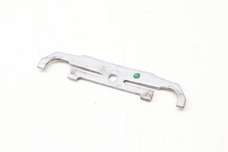 Fuel Injector Bracket 13647598000 — Used (SKU 635063)
