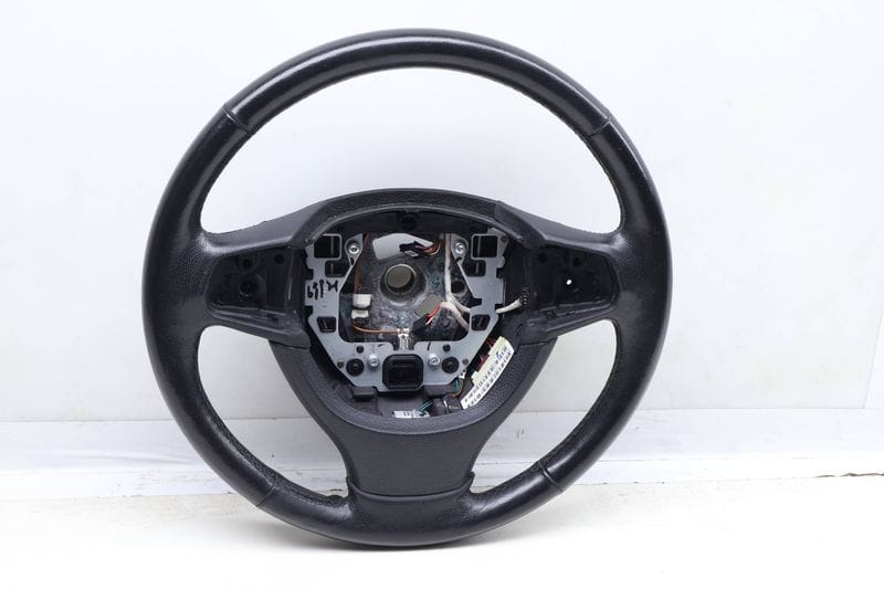Heated Leather Steering Wheel 32336790889 — Used (SKU 634940)