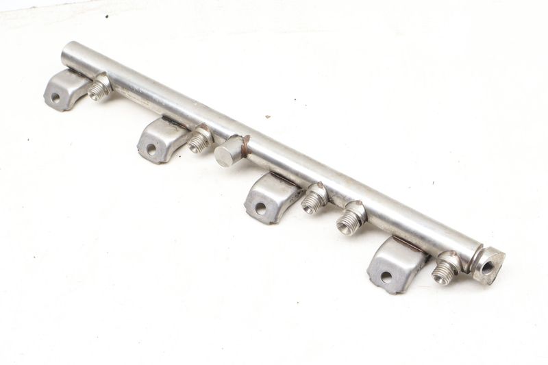 Fuel Rail / Injection Tube 13537547600 — Used (SKU 635185)