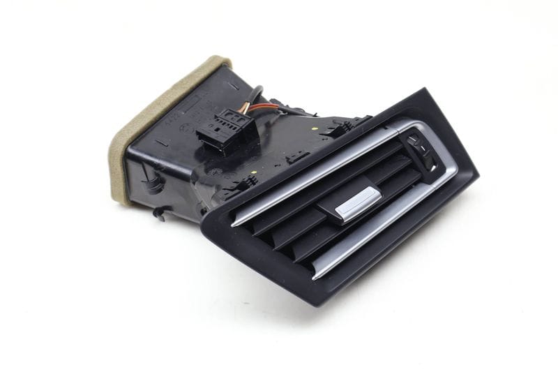 Dash Air Vent 64229115858 — Used (SKU 634935)