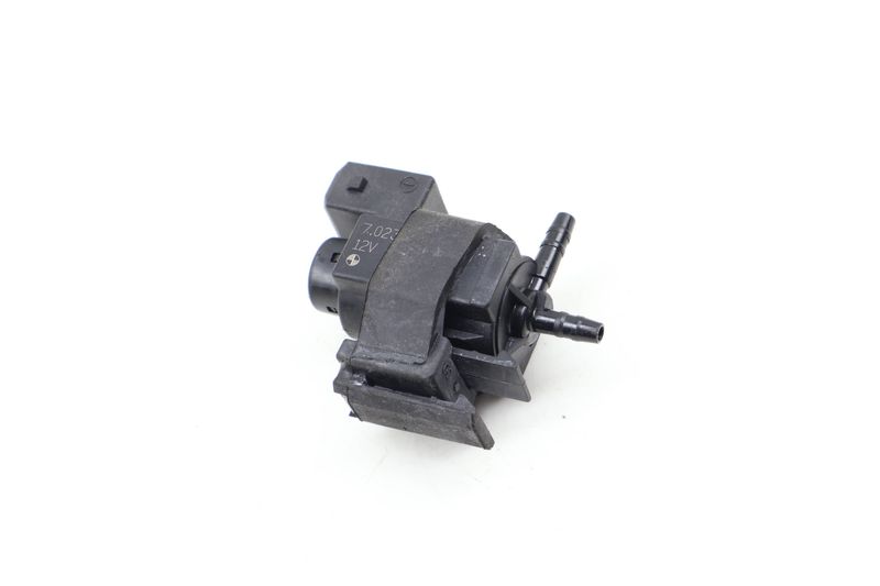 Vacuum Control Valve 11747810831 — Used (SKU 635048)